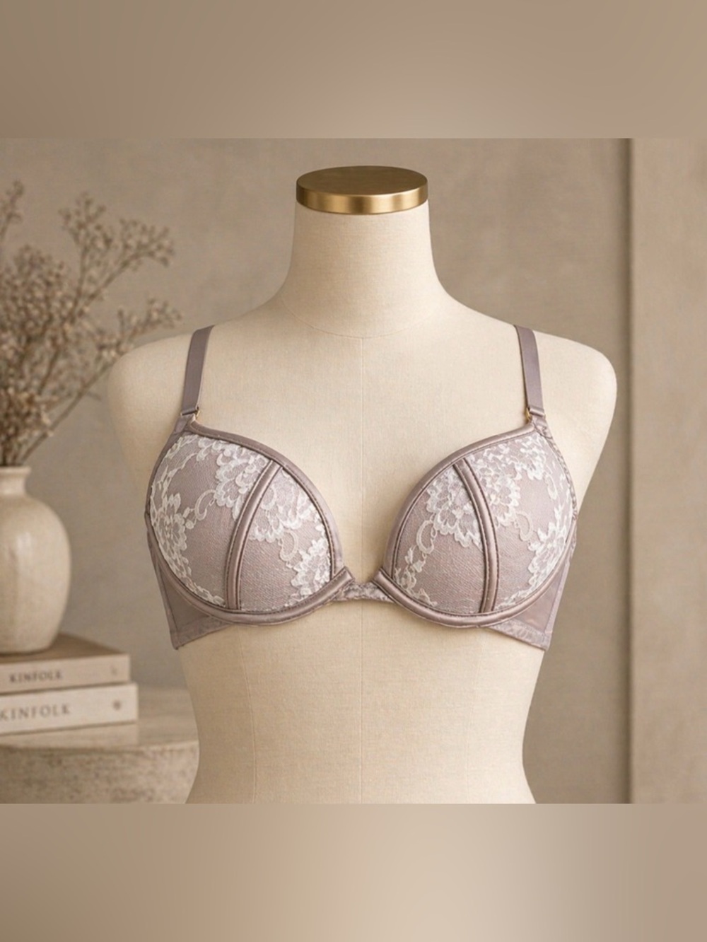 Elegant Lace Bra in Light Gray
